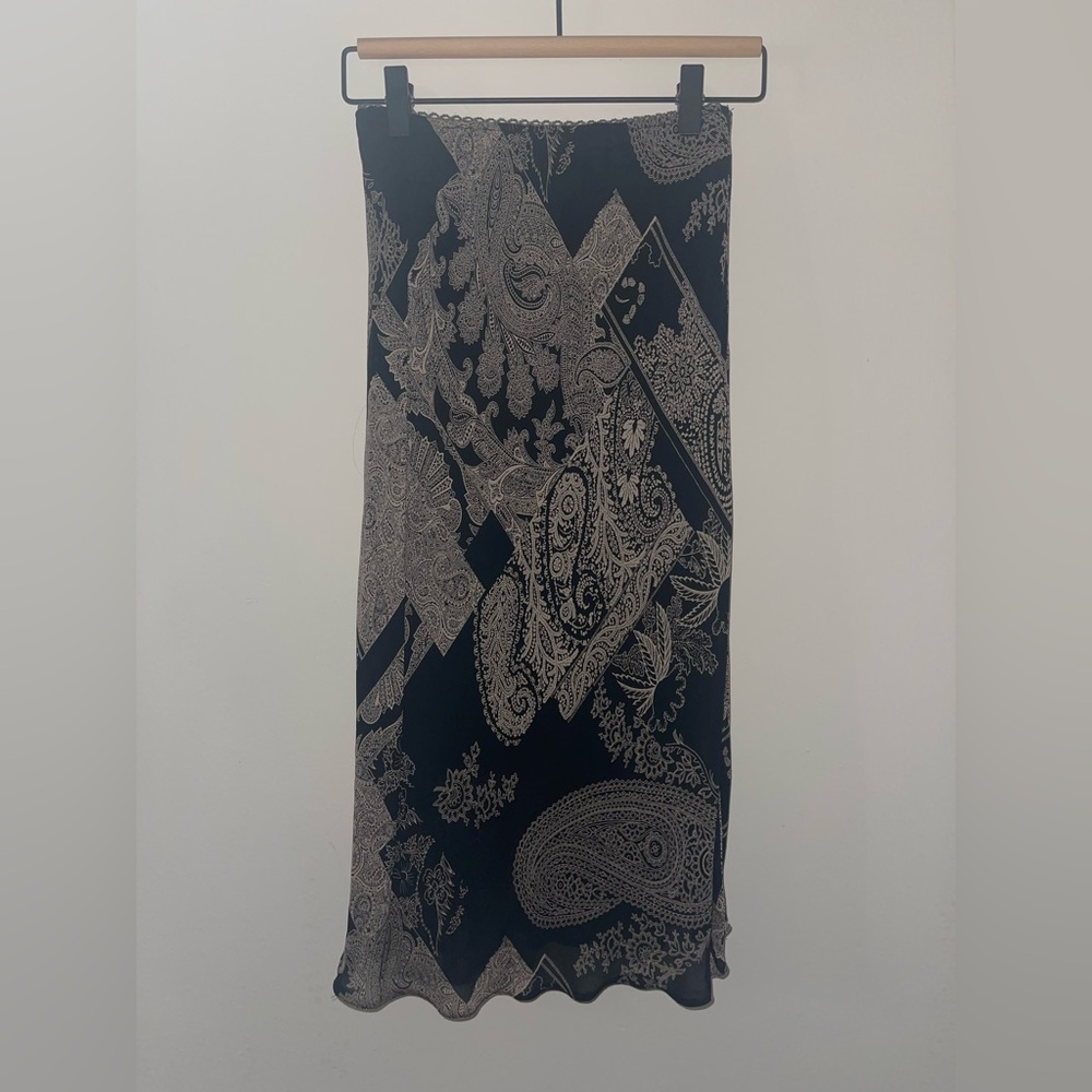 Chic Black and Cream Paisley Pencil Skirt